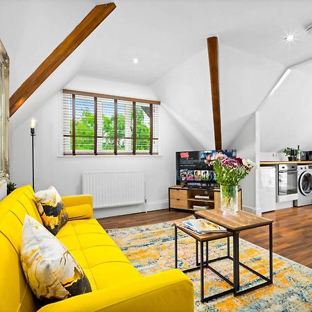 Stylish Apartment - Parking - Outdoor Terrace - Wolverhampton - Netlix - Wifi - 9Bpc Eksteriør billede