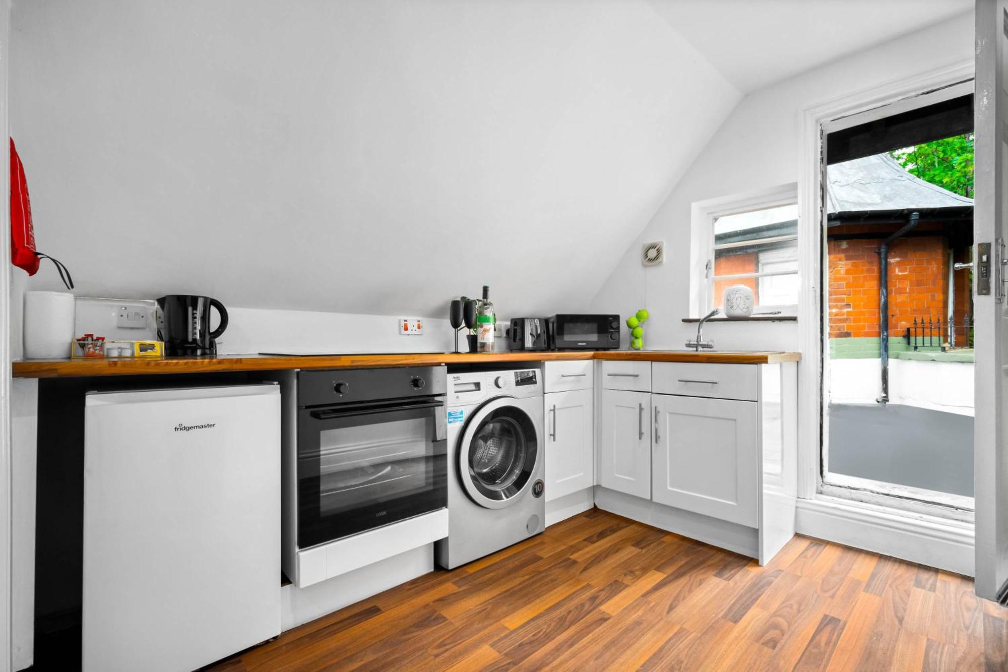 Stylish Apartment - Parking - Outdoor Terrace - Wolverhampton - Netlix - Wifi - 9Bpc Eksteriør billede