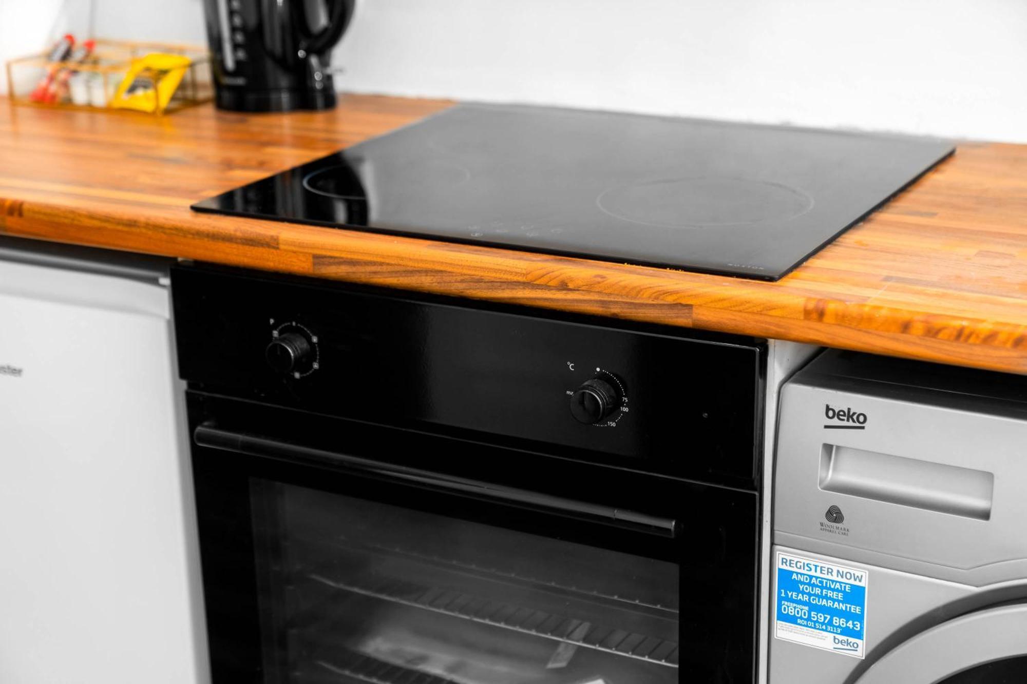 Stylish Apartment - Parking - Outdoor Terrace - Wolverhampton - Netlix - Wifi - 9Bpc Eksteriør billede