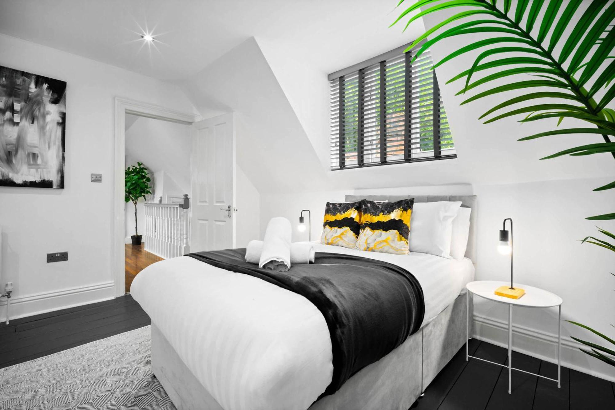 Stylish Apartment - Parking - Outdoor Terrace - Wolverhampton - Netlix - Wifi - 9Bpc Eksteriør billede