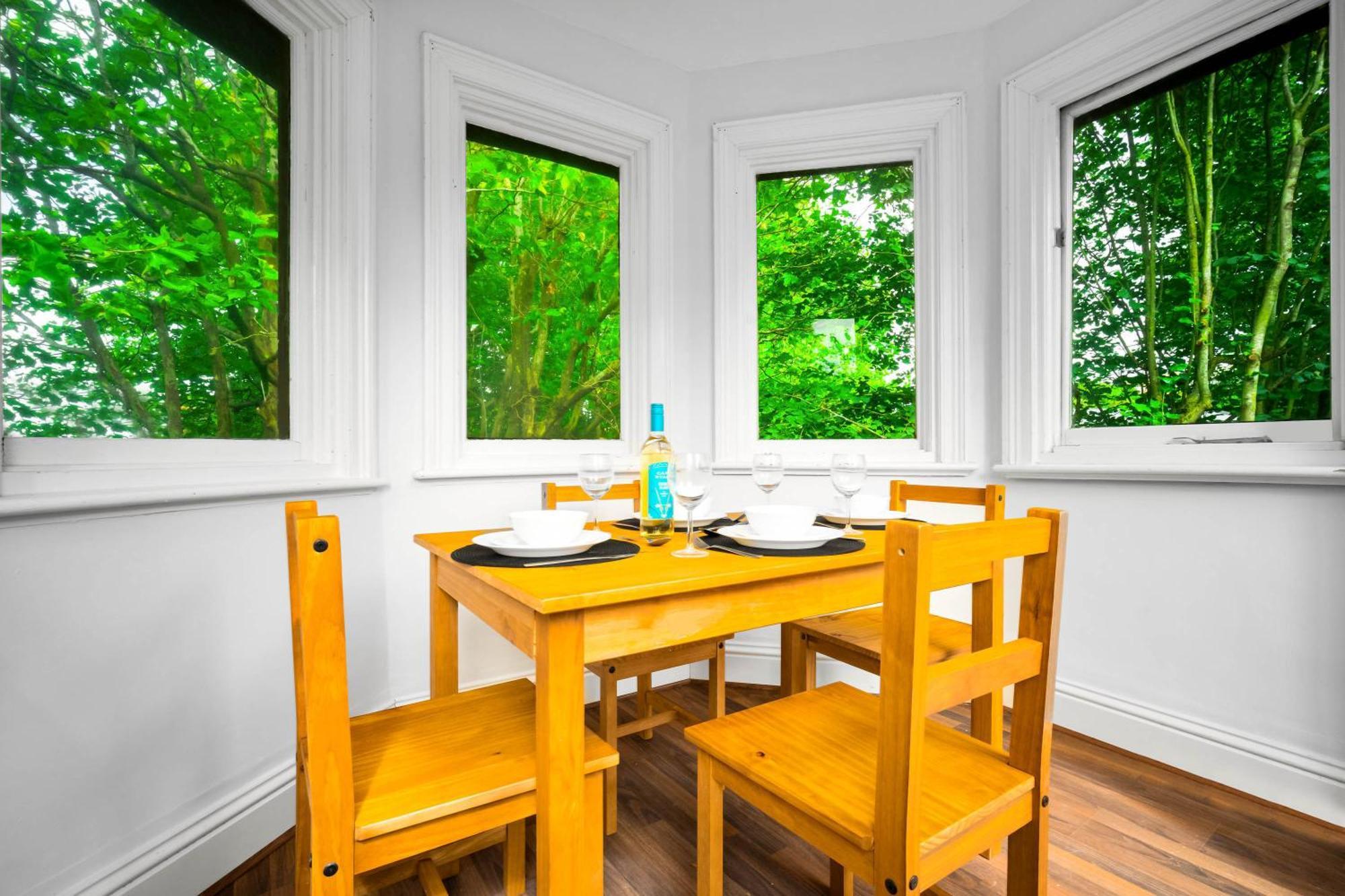 Stylish Apartment - Parking - Outdoor Terrace - Wolverhampton - Netlix - Wifi - 9Bpc Eksteriør billede